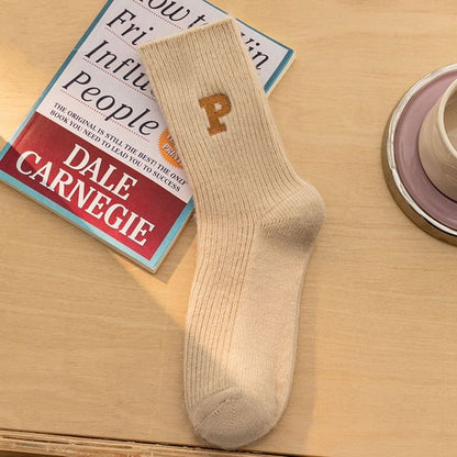 Chaussettes côtelées avec lettres brodées