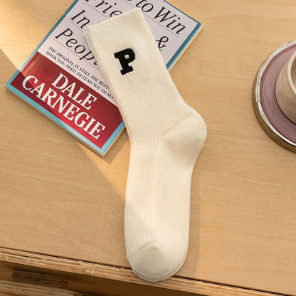 Chaussettes côtelées avec lettres brodées