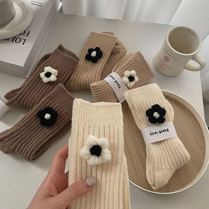 Flower Accent Ribbed Socks