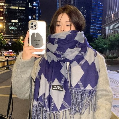 Argyle Tasseled Print Scarf