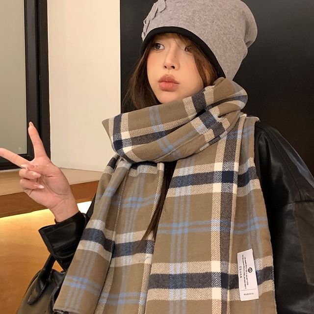 Scarf Tasseled Houndstooth