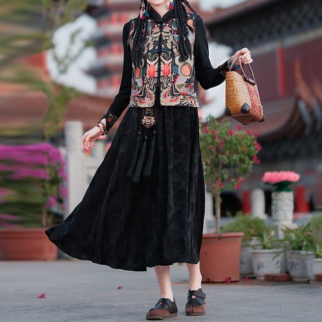 Long-Sleeve Crew Neck Plain T-Shirt / Mid Rise Hanfu Floral Maxi A-Line Skirt / Patterned Vest