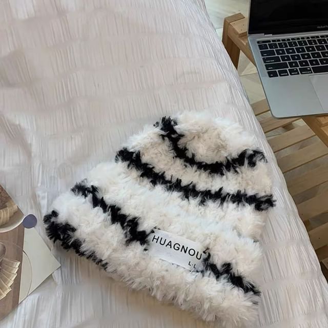 Lettering Beanie Striped