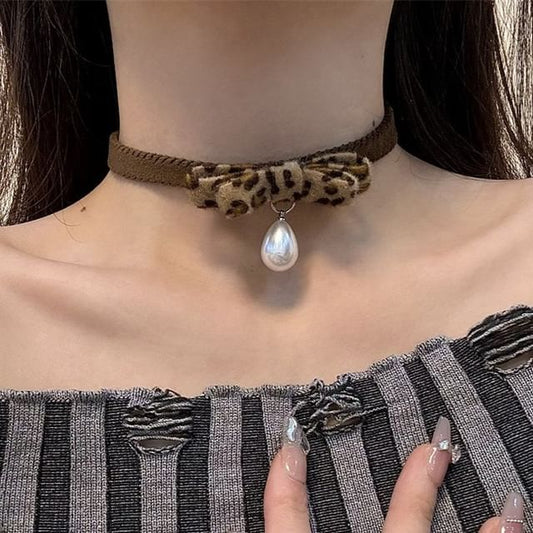 Print Faux Pendant Droplet Pearl Bow Leopard Choker