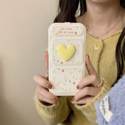 Floral Heart Foldable Stand Phone Case - iPhone 15 Pro Max / 15 Pro / 15 Plus / 15 / 14 Pro Max / 14 Pro / 14 Plus / 14 / 13 Pro Max / 13 Pro / 13 / 13 mini / 12 Pro Max / 12 Pro / 12 / 12 mini / 11 Pro Max / 11 Pro / 11