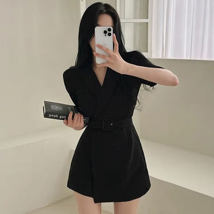 Robe blazer mi-longue à manches courtes et ceinture