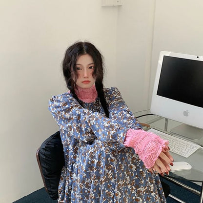 Robe mi-longue fleurie à manches longues