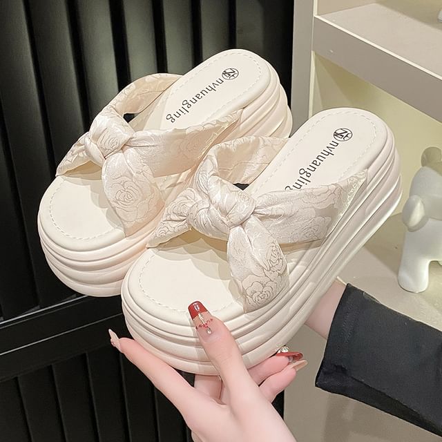 Slide Patterned Floral Sandals Platform