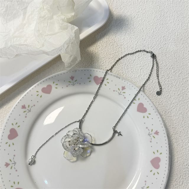 Alloy Choker Resin Floral Pendant