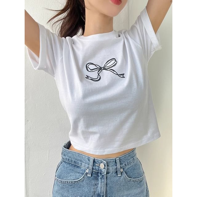 Short-Sleeve Round Neck Bow Embroidered Tee