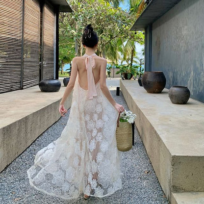 Robe longue d'été brodée de fleurs à licou
