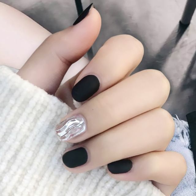 Ongles à coller avec effet ondulé mat (divers modèles)