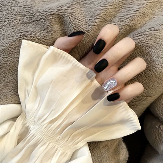 Ongles à coller avec effet ondulé mat (divers modèles)