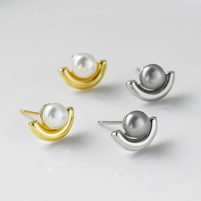 Faux Pearl Ear Stud