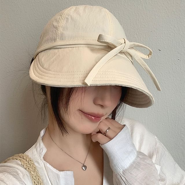 Bow Cap Brim Wide