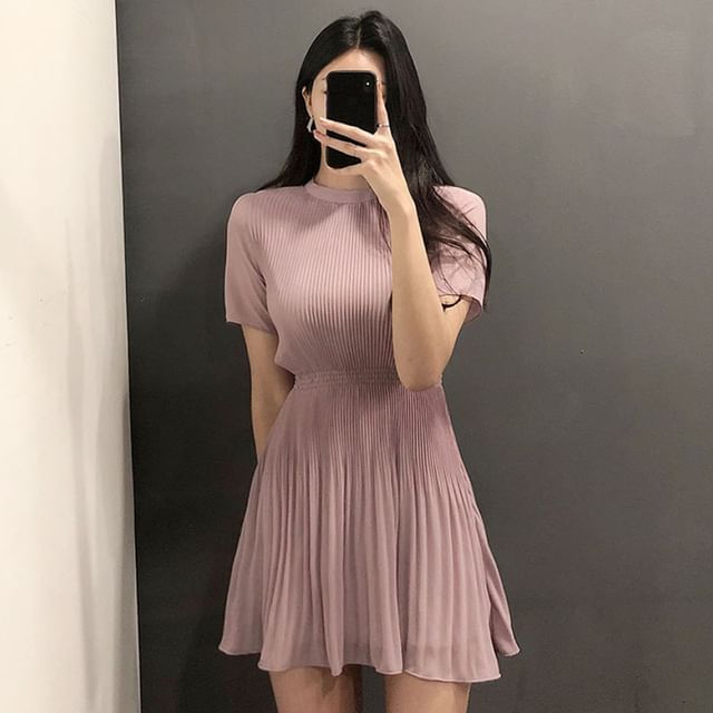 Short-Sleeve Crewneck Plain Mini Pleated Dress