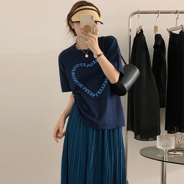 Short-Sleeve Crewneck Lettering Tee / High Rise Midi Pleated Skirt