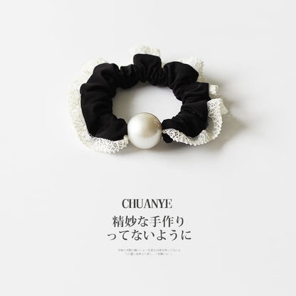 Lace-Trim Pearl Scrunchie