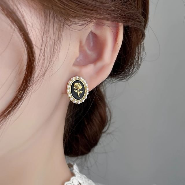 Flower Faux Pearl Stud Earring