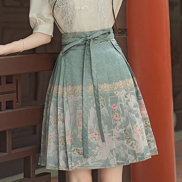 Traditional Chinese Elbow-Sleeve V-Neck Floral Embroidered Sequin Frog Buttoned Blouse / High Rise Print Mini Ma Mian Skirt / Set