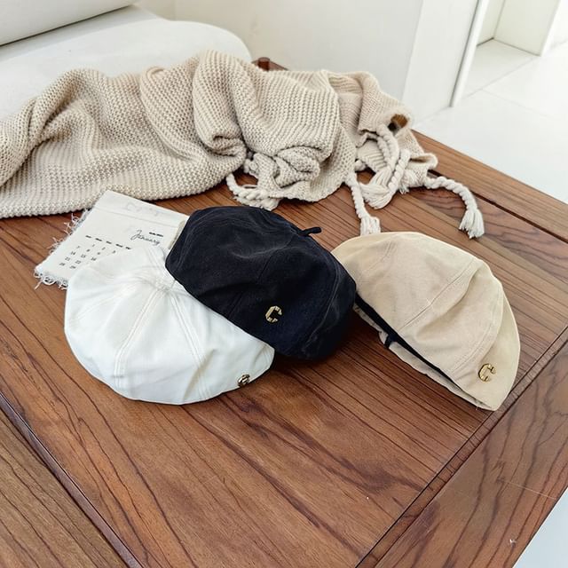 Lettering Beret Metal Hat