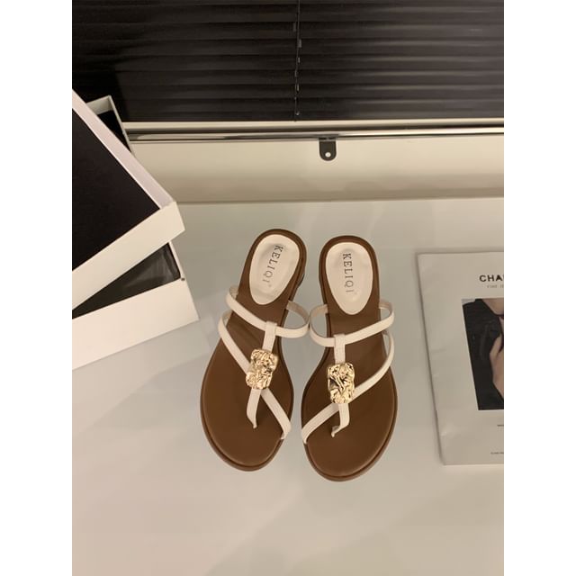 Round Heel Thong Sandals