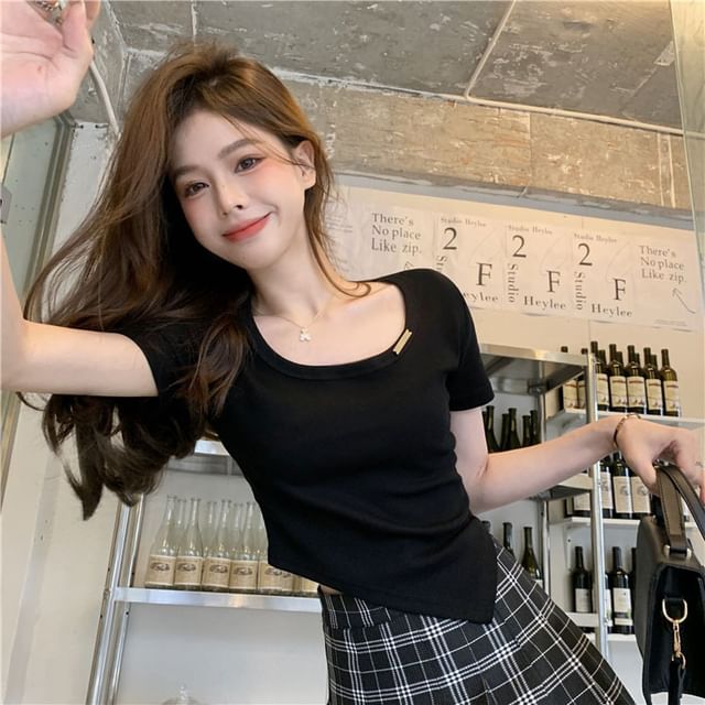 Crew Neck Asymmetrical Plain Short-Sleeve Tee