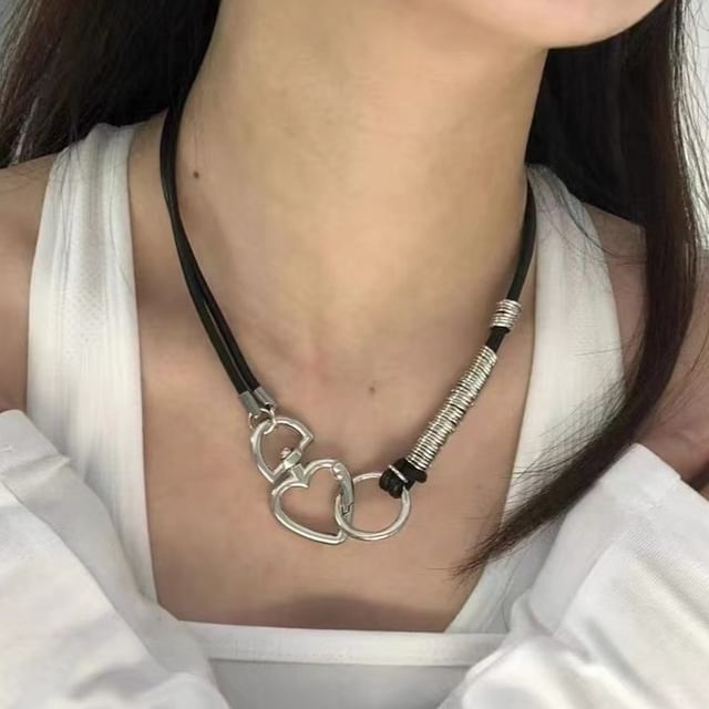 Collier ras du cou en similicuir en alliage avec cœur