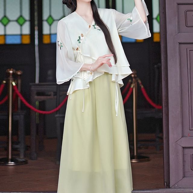 3/4-Sleeve V-Neck Embroidered Top / High Waist Maxi A-Line Skirt