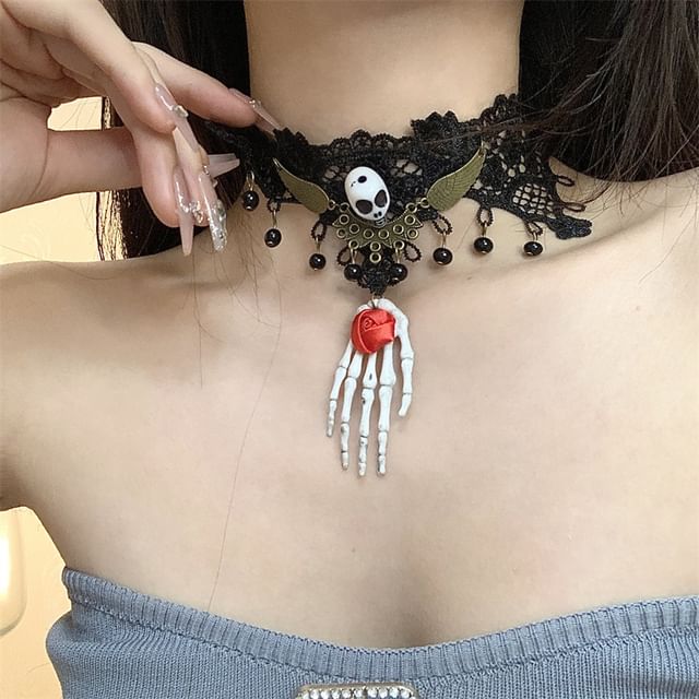 Choker / Lace Skull Earring