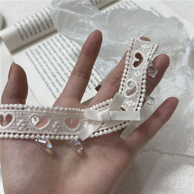 Accent Cutout Choker Heart Ribbon