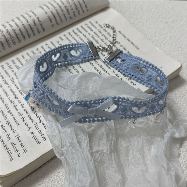 Accent Cutout Choker Heart Ribbon