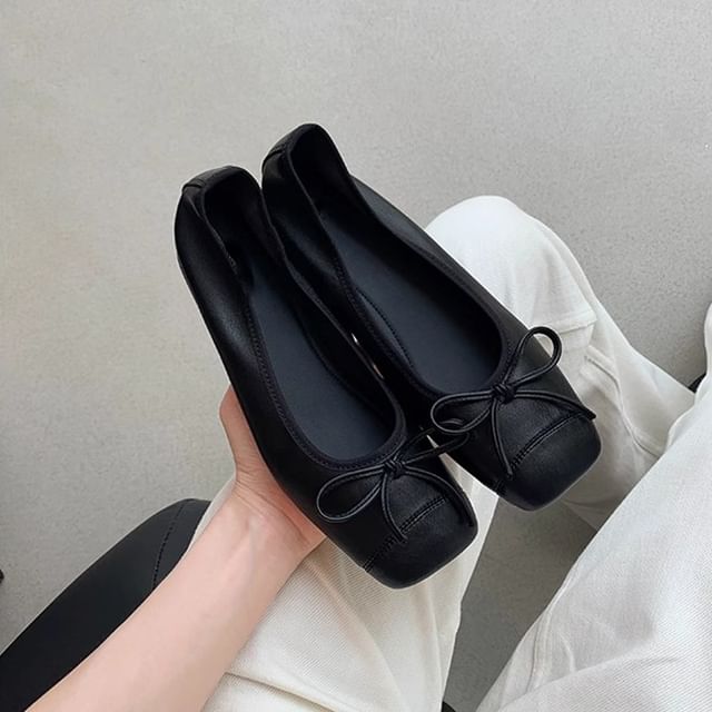 Heel Low Cap Toe Bow Pumps