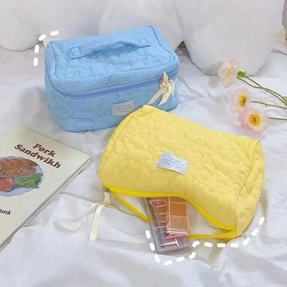 Trousse de maquillage / pochette en tissu avec lettrage appliqué