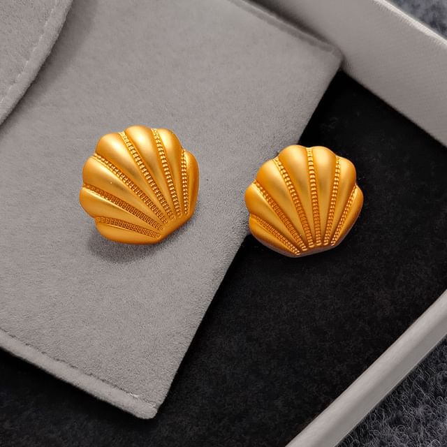 Shell Stud Earring