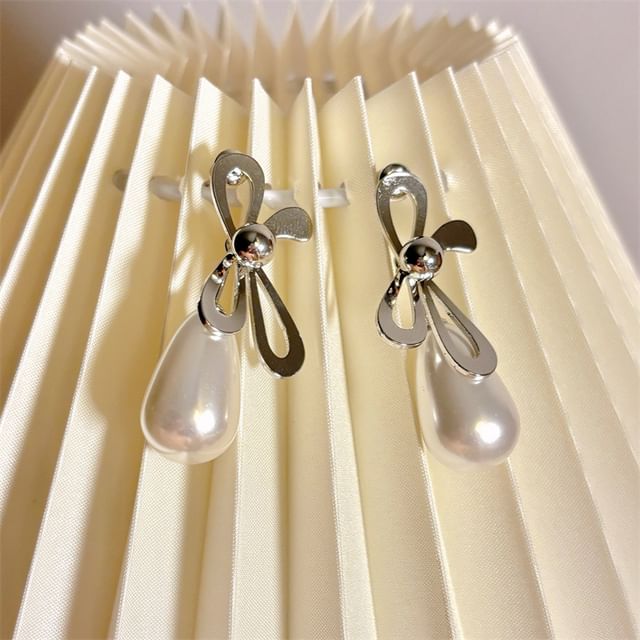 Pearl Faux Drop Earring Bow