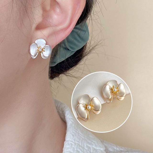 Stud / Pearl Earring Faux Clip-On Flower