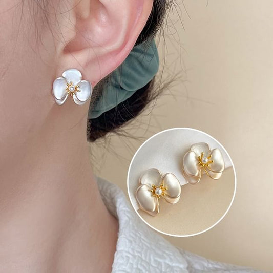 Stud / Pearl Earring Faux Clip-On Flower