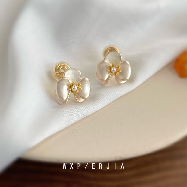Stud / Pearl Earring Faux Clip-On Flower