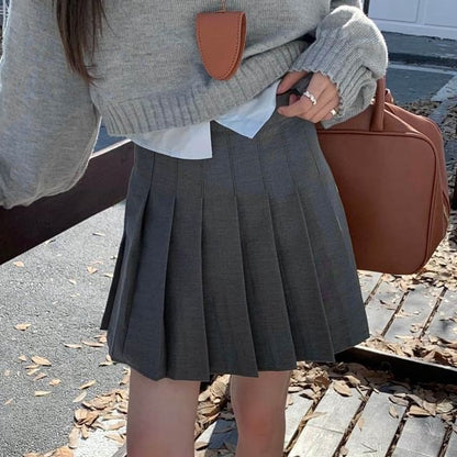 Long-Sleeve Plain Shirt / Crew Neck Number Print Cropped Sweater / High Rise Plain Pleated Mini A-Line Skirt