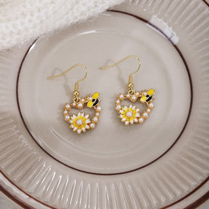 Floral Faux Pearl Bee Alloy Drop Earring