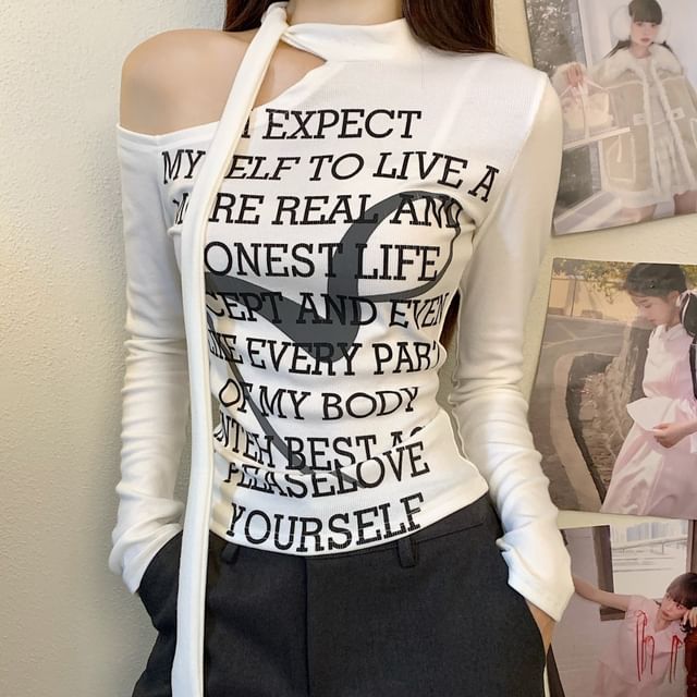 Long-Sleeve One-Shoulder Lettering T-Shirt / High Rise Plain Wide Leg Pants