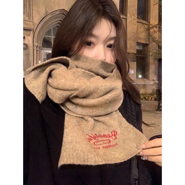Plain Embroidered Lettering Scarf / Plaid