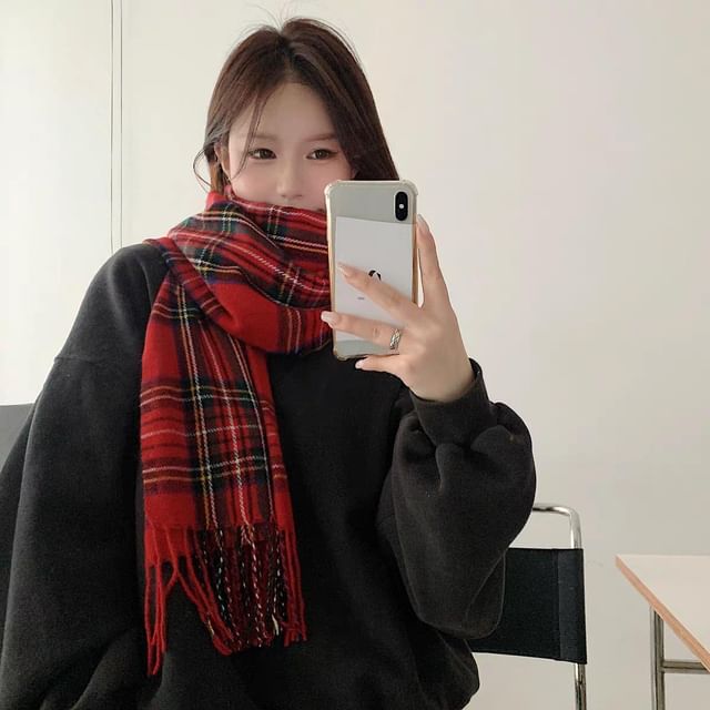 Plain Embroidered Lettering Scarf / Plaid