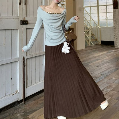 Long-Sleeve Cowl Neck Plain Tee / High Rise Accordion Pleated Maxi A-Line Skirt