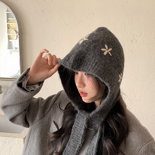 Knit Bonnet Embroidered Floral Hat