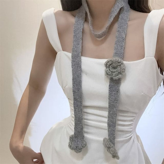 Narrow Flower Knit Scarf Detail