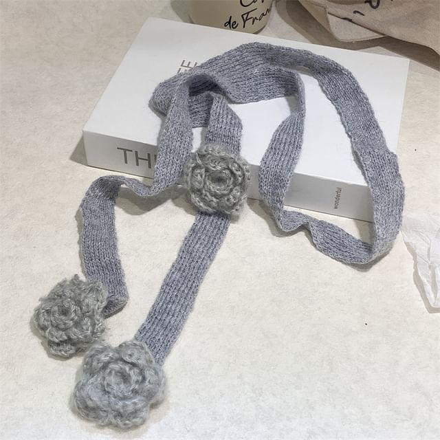 Narrow Flower Knit Scarf Detail