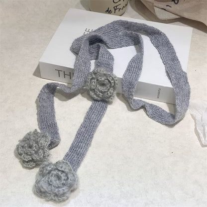 Narrow Flower Knit Scarf Detail