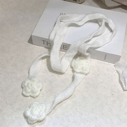 Narrow Flower Knit Scarf Detail